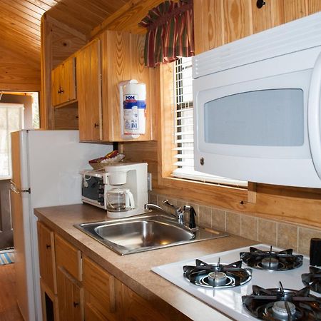 Medina Lake Camping Resort Cabin 3 Lakehills Exterior photo