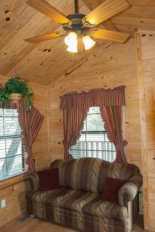 Medina Lake Camping Resort Cabin 3 Lakehills Exterior photo