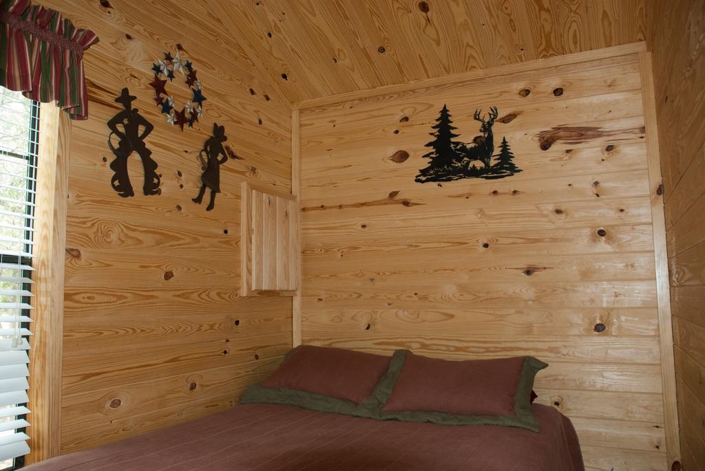 Medina Lake Camping Resort Cabin 3 Lakehills Exterior photo